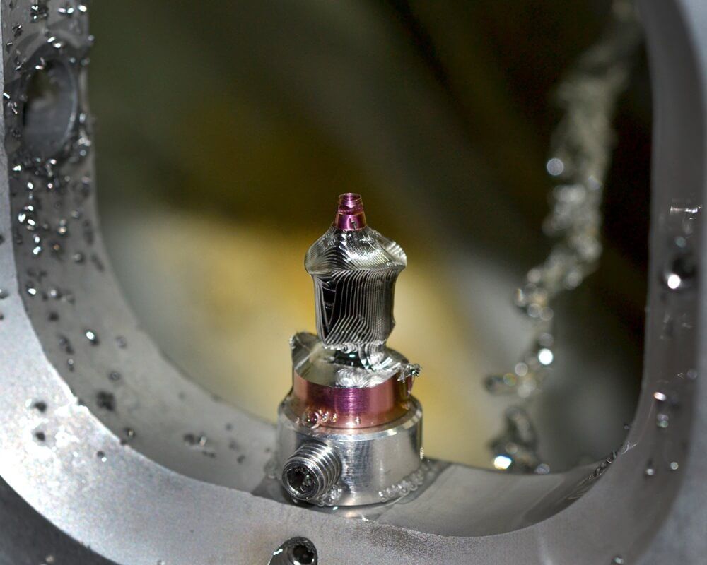 Титановая заготовка абатмента на промежуточном этапе